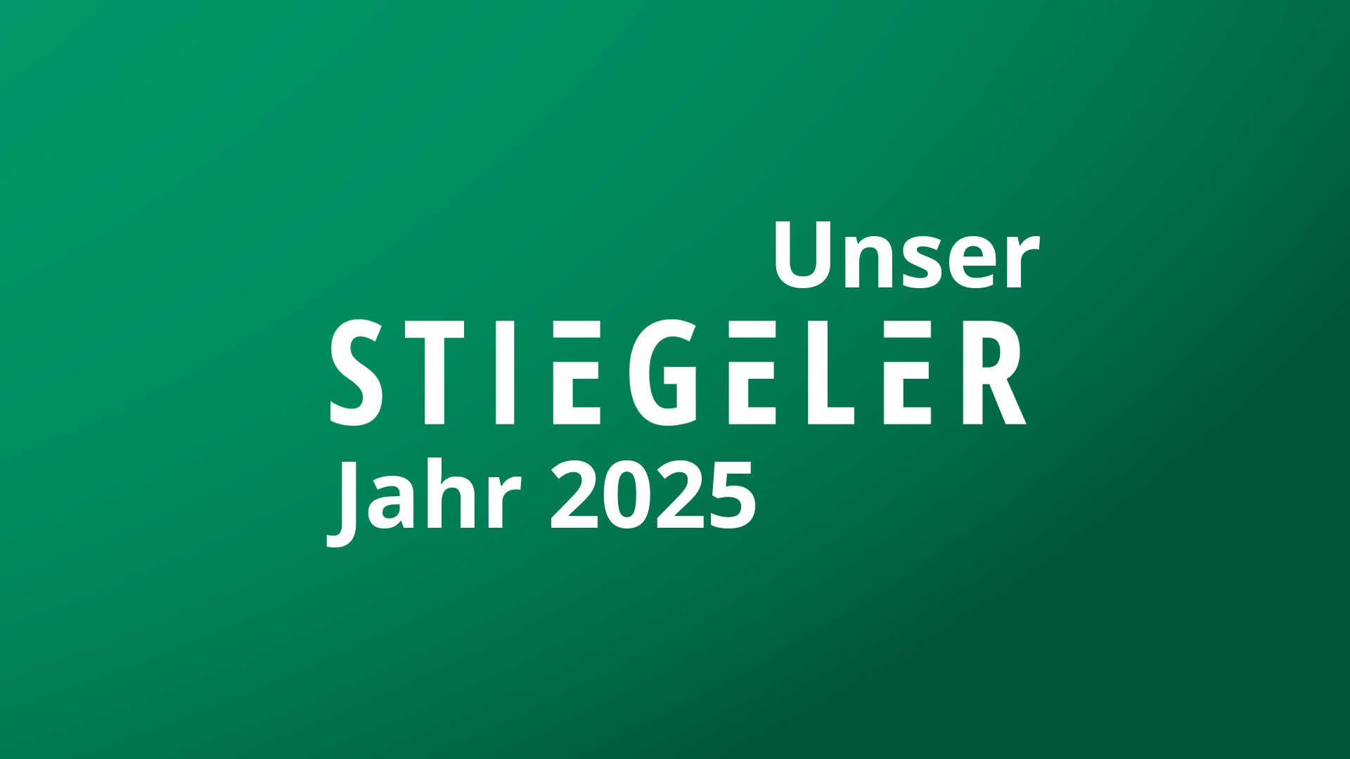Ein grüner Hintergrund mit weißem Schriftzug; Text: "Unser Stiegeler Jahr 2025"