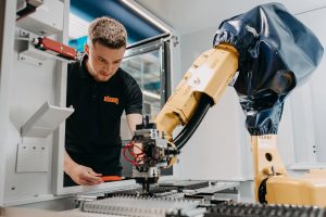 Mitarbeiter von Schwanog in der Produktion