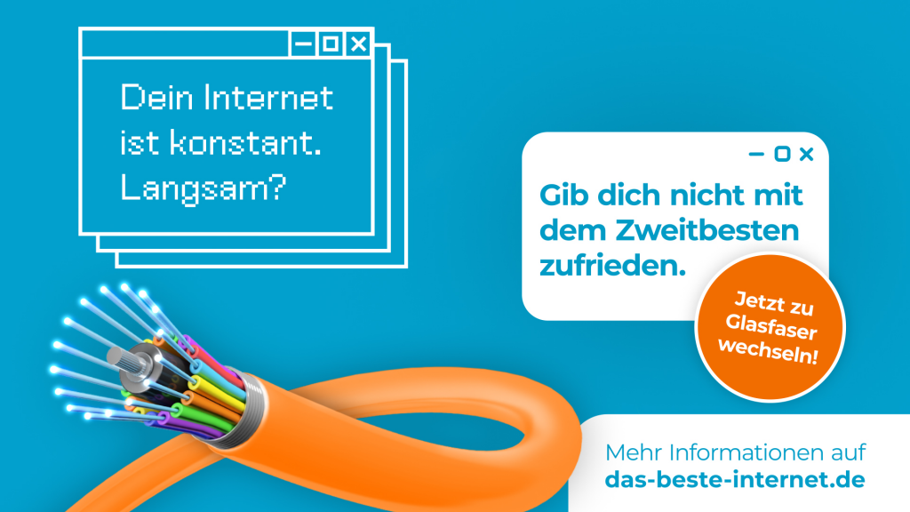 Grafik aus der Glasfaserkampagne des Bundes: Ein orangefarbener Glasfaser-Kabelverbund auf blauem Hintergrund, dazu der Text: "Dein Internet ist konstant. Langsam? - Gib dich nicht mit dem Zweitbesten zufrieden. Jetzt zu Glasfaser wechseln. Mehr Informationen auf das-beste-internet.de"