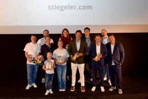 Die Stiegeler Geschäftsführung, das Film-Team und die Darsteller präsentieren den neuen Stiegeler Markenfilm auf der großen Kinoleinwand.
